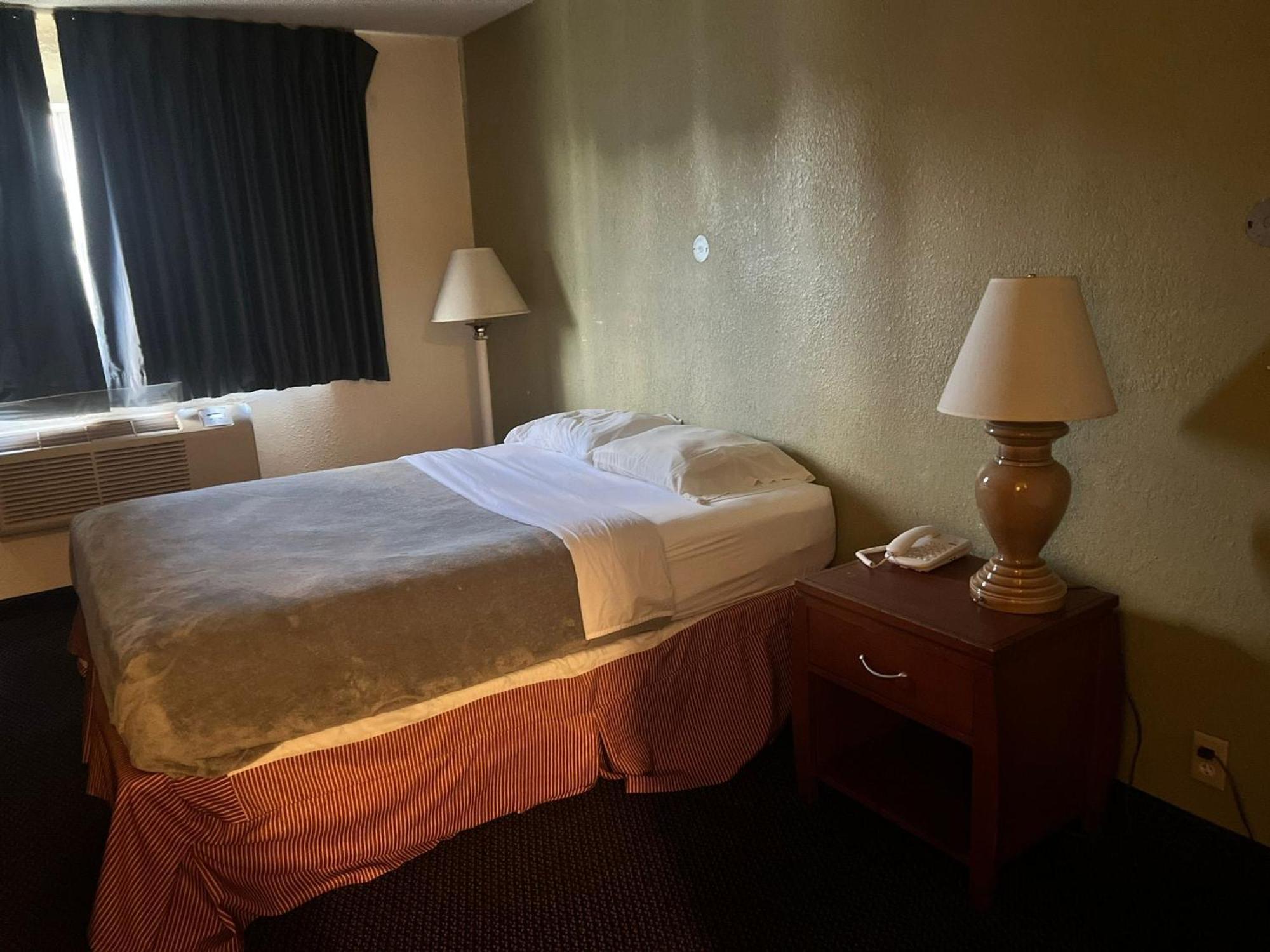 Villa Inn Motel Near Hwy 12 Wi Capital O Fort Atkinson Zewnętrze zdjęcie